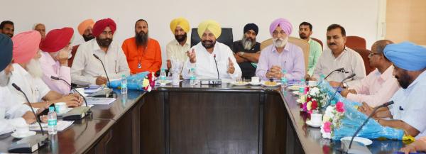 S. Balbir Singh Sidhu,  Hon’ble  Cabinet Minister, Animal Husbandry, Dairy Development,Fishries and Labour, interacting with University Officers (04.05.2018)